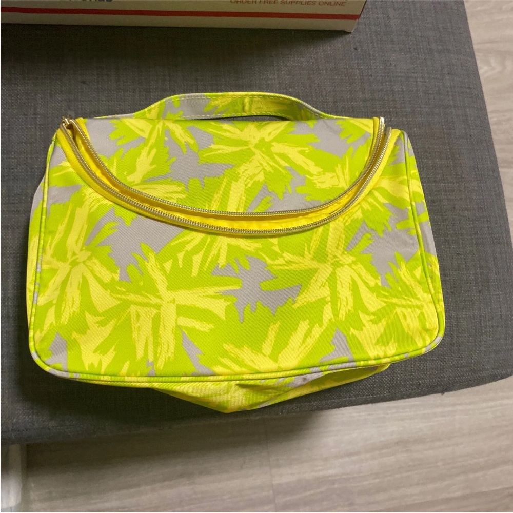 COSMETIC MAKE UP CASE BAG  ESTEE LAUDER YELLOW GREEN 9.5 x 7 x 4 inch